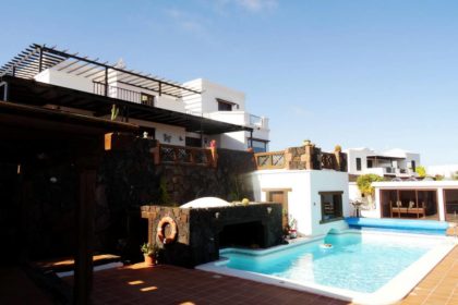 Pool und Aussenansicht von Luxusvilla in La Asomada